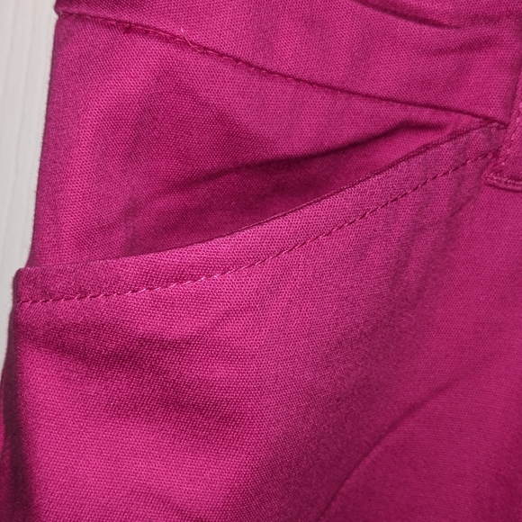 St. John's Bay Secretly Slender Mid Rise Plus Capris Pink Size 24W NWT - Picture 5 of 11